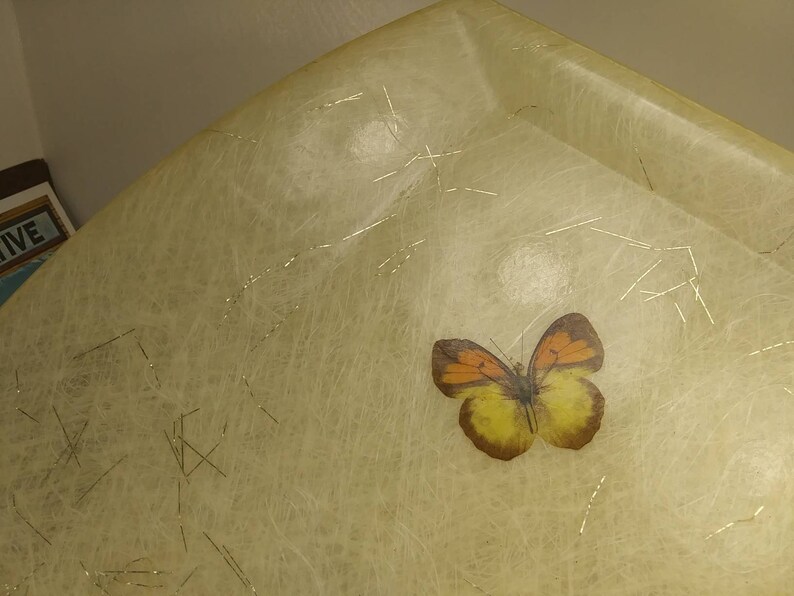 FIBERGLASS SERVING TRAY with Inlaid Butterflies and Shiny Tinsel Strands by Sterling Craftsmen of Michigan 1950s 1960s Great Condition!!! image 5