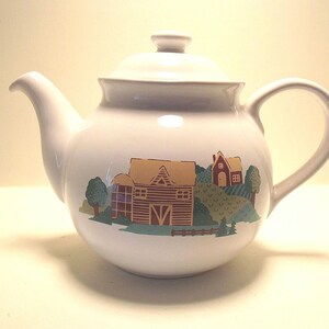 CORELLE COORDINATES STONEWARE Farmhouse Landscape Teapot Great Condition!
