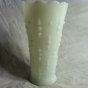 Teardrop Pattern Milk Glass Vase in Excellent Condition! So Pretty!