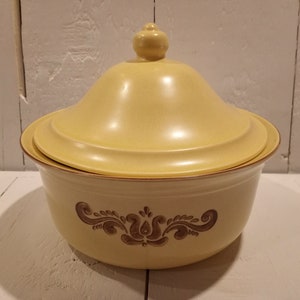 PFALTZGRAFF &quot;VILLAGE&quot; CASSEROLE Large with Lid Great Condition!