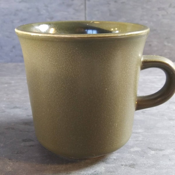 OLIVE STONEWARE MUG Classic Style and Color in Excellent Condition!