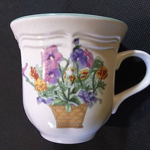 MIKASA &quot;FLOWER BOX&quot; F9018 Mooie aardewerken mok met bloementhema in uitstekende staat!