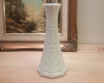 HOOSIER GLASS VASE Beautiful Milk Glass 1970s Excellent Condition!