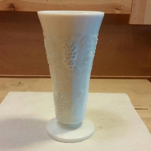 COLONY HARVEST GRAPE Indiana Glass Company White Milk Glass Pedestal Vase