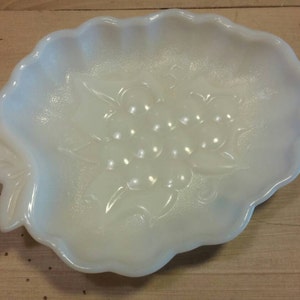 HAZEL ATLAS DISH Vintage Milk Glass Grape Pattern Bowl / Dish Great Condition!