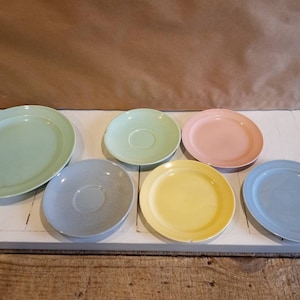 LURAY PASTELS SET Six Various Pieces Taylor Smith Taylor Vintage 1940s-50s All Pieces Chippy and Worn and Solid. Fun Little Set!