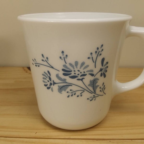 CORNING "COLONIAL MIST" Becher Kaffeetasse Milchglas Weißes Glas Blaue Blumen