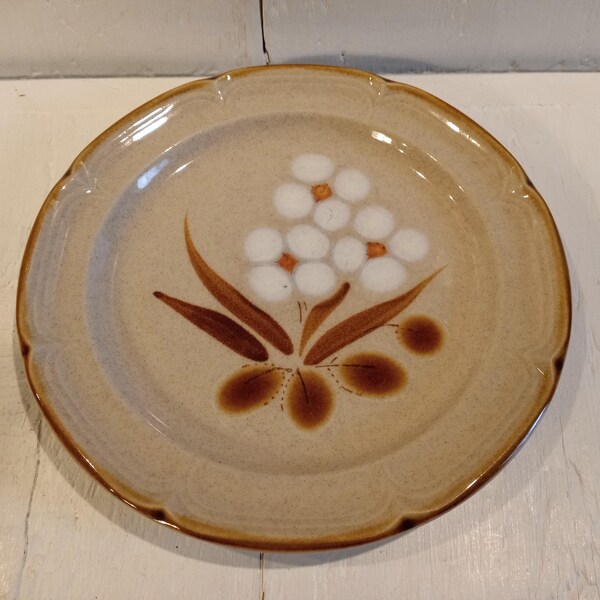 THE CLASSICS "CASTLEWOOD" Created by Hearthside Vintage Stoneware Salad Plate (7 1/2") Hand Painted Great Condition!