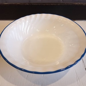 CORELLE &quot;DELICATE TOUCH&quot; Bowl Soup or Cereal Spiral Design White and Blue Great Condition and Rare!