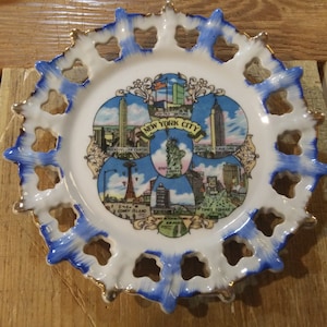 NEW YORK CITY Decorative Souvenir Wall Hanging Plate Great Condition Very Pretty!