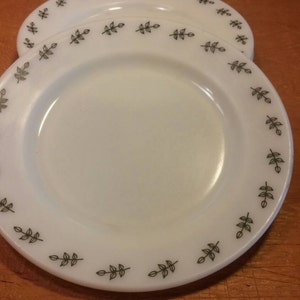CORNING &quot;DECOR&quot; PLATES (Pair) Restaurant Grade Milk Glass Vintage in Great Condition!