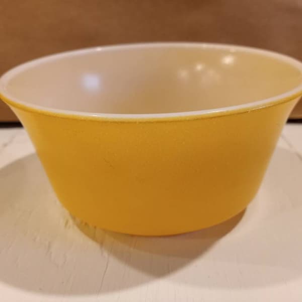 HAZEL ATLAS BOWL Moderntone Platonite Pastel Cereal or Soup Lovely Butterscotch Yellow Excellent Condition!