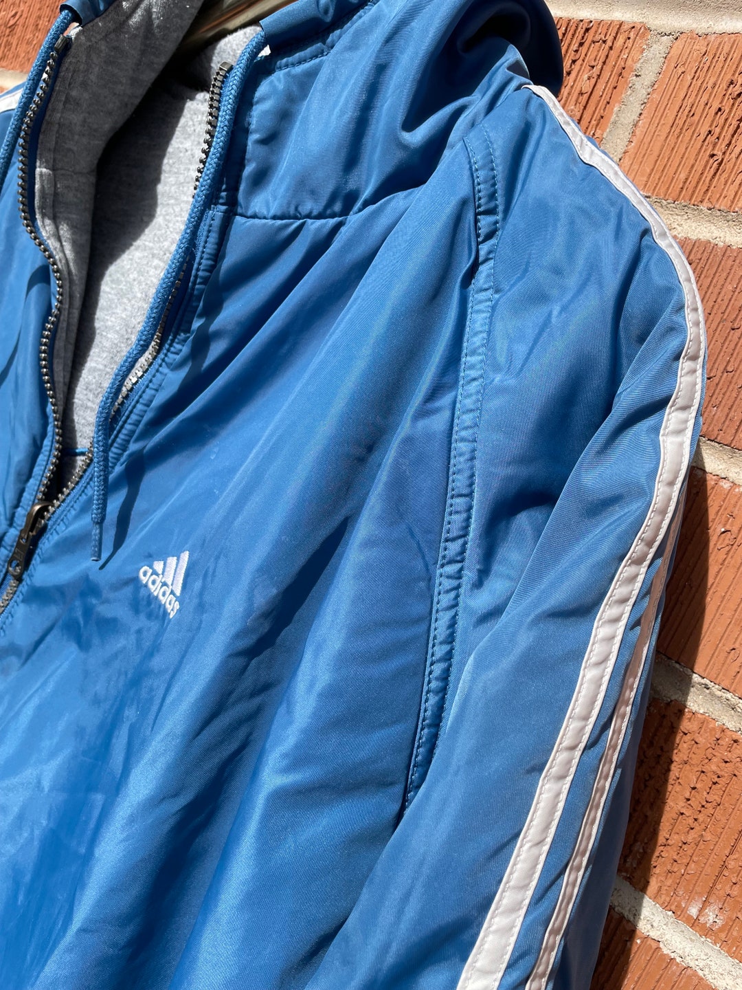 【adidas】WASHED HOODED JACKET フーディ ジャケット Adidas Basic 3 Stripes Rain Ready Jacket BLK FI0574/GRY