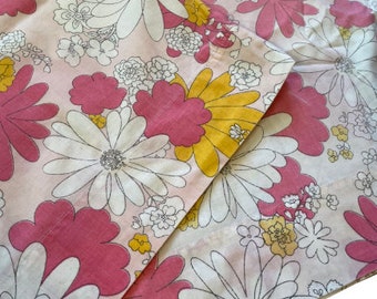 Vintage Flower Power Pillowcases, 70s mod pink yellow white Daisy pillowcase pair, Hippie floral bedding Blossom Festival Cannon Monticello