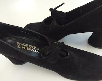 Vintage Mary Jane Shoes, black suede pumps, mod Mary Janes high heel shoes talon heel, Shoe Biz Italy by I. Magnin size 7.5N