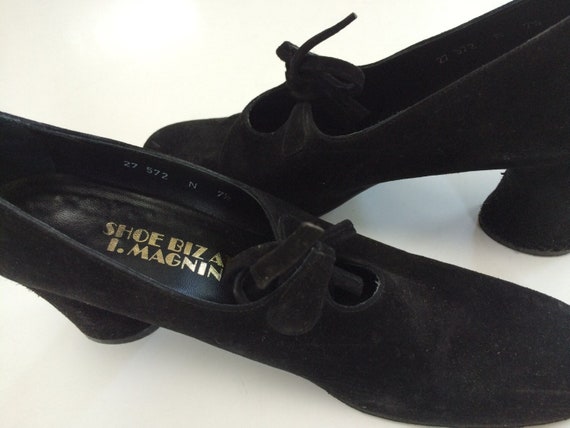 Vintage Mary Jane Shoes, black suede pumps, mod Mary Janes high heel shoes talon heel, Shoe Biz Italy by I. Magnin size 7.5N
