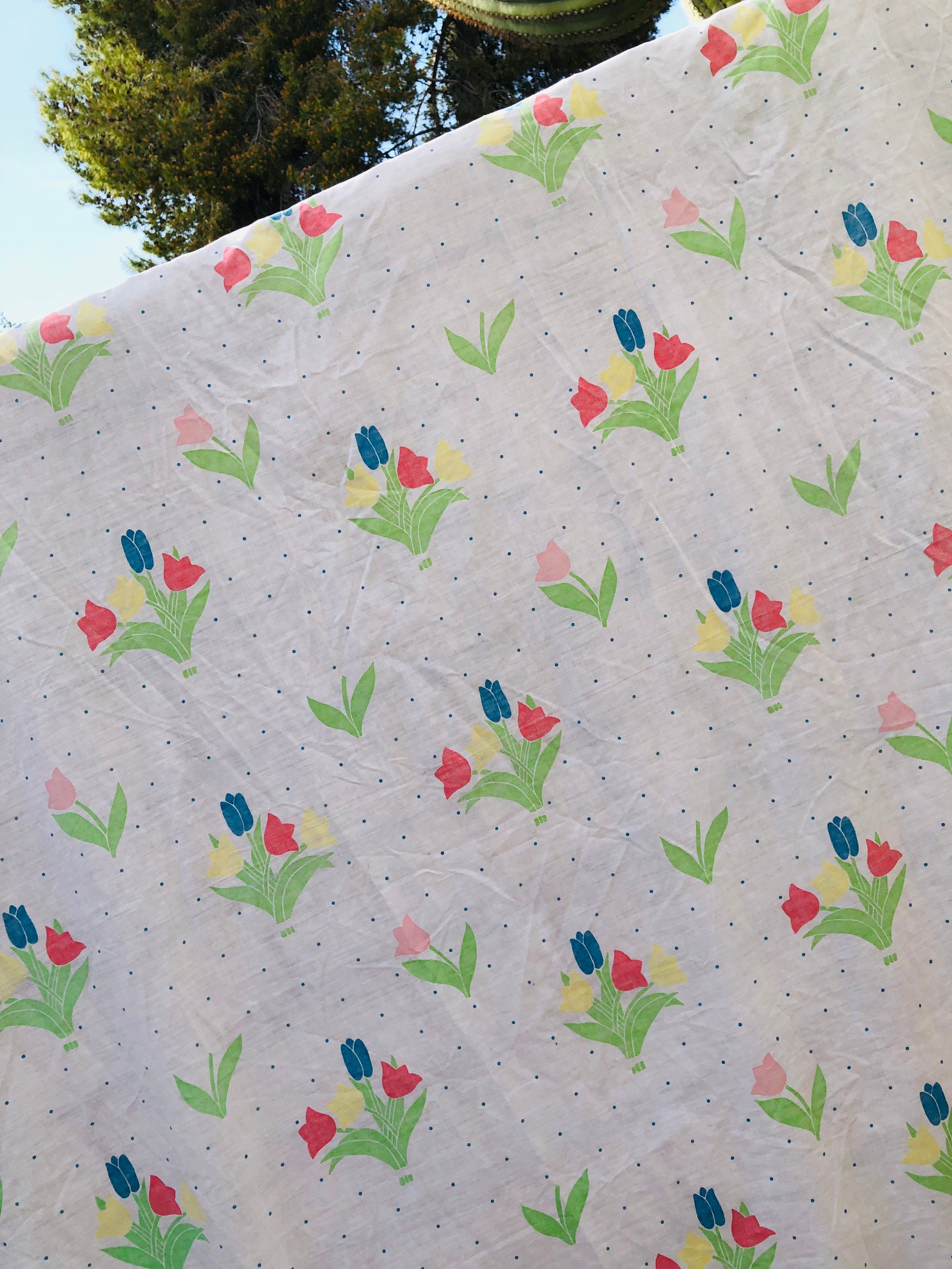 Vintage tulip flat sheet Marimekko STYLE floral tulip King sheet shabby cottage floral graphic bedding home decor craft fabric READ DETAILS