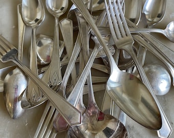 Vintage silverware set, 25 piece stainless steel silver plated hotel flatware, restaurant ware assorted pieces silverware set READ DETAILS