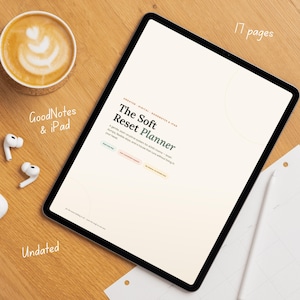 Pode incluir: Um tablet digital exibindo um planejador intitulado The Soft Reset Planner. A tela mostra texto incluindo Undated, Digital, GoodNotes & iPad, e uma descrição de um sistema flexível para cérebros com TDAH com 17 páginas no total.