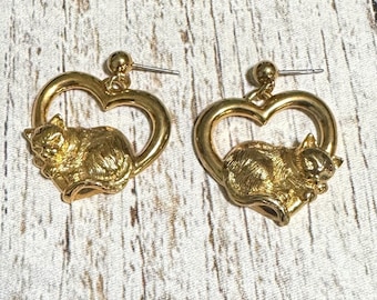 signed Vintage Avon Cuddly Cat Pierced Earrings Gold Tone