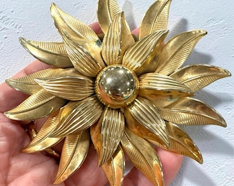 Vintage MCM Textured Gold Tone Statement Flower Brooch Sunflower Sunburst