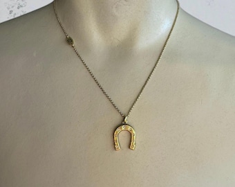 Vintage Juicy Couture Gold Tone Horseshoe Pendant Charm Chain Necklace