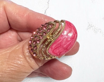Gold Tone Pink Swirl Enamel Crystal pnk Rhinestones Cocktail Statement Ring adj