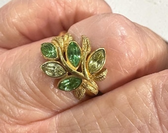 Vintage Avon Gold-Tone Peridot-Colored Marquise Rhinestones Leaf Lights Ring