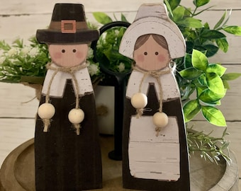 Wooden Pilgrim Chunky Free Standing Shelf Sitter / Fall Autum Thanksgiving / Folk Art / Harvest Tiered Tray Decor Tabel Accent