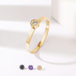 Interchangeable stone bracelet