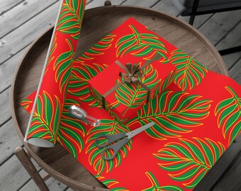 Cadeaupapier met groen-rood bladpatroon | Rol cadeaupapier voor de feestdagen
