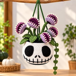 Gothic Skull Venus Flytrap Crochet Planter Pattern (PDF)