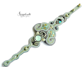 Bracelet soutache fait main : cristaux Swarovski, bleu bébé et sauge