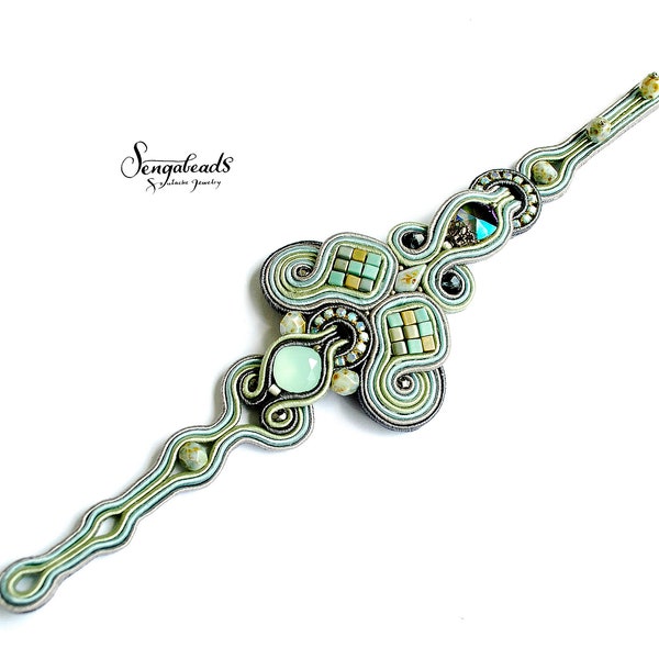 Bracelet soutache. Bracelet Swarovski. Bracelet bleu. Bracelet luxueux. Bracelet fait main. Bracelet en cristal. Cadeau pour elle.