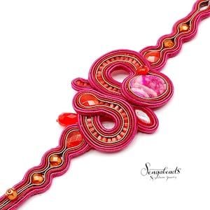 Pulsera magenta. Pulsera de piedra de ágata. Pulsera de lujo. Pulsera soutache. Joyas de soutache. Pulsera de ágata.