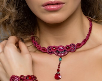 Conjunto de collar de soutache hecho a mano: joyería de cristal Swarovski magenta