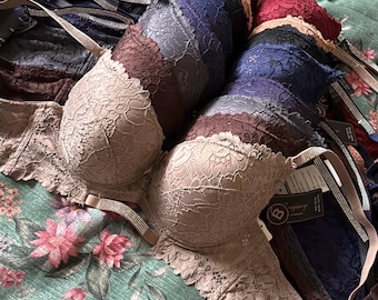 Manjiaoyi Lace Bra with Rhinestone Straps