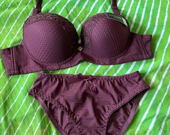 Laierxiang Bra and Panty Set
