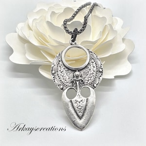 Cambered Arrowhead Pendant Necklace in Antique Silver Finish