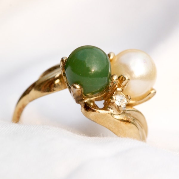 Vintage 18k HGE Jade and Pearl with Rhinestones ring size 7