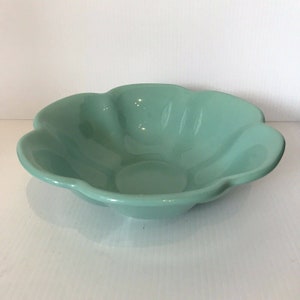 DESTINOS S.A. Mint Green Scalloped Flower Serving Bowl Portugal 10&quot; Diameter
