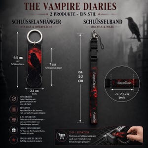 Könnte beinhalten: Ein The Vampire Diaries Schlüsselanhänger und Schlüsselband Set. Der Anhänger ist 7 cm groß, 2,3 cm breit und mit Ring 9,5 cm lang. Das Schlüsselband ist 53 cm lang und 2,5 cm breit, bedruckt mit dem Logo und einem Raben-Motiv bei rotem Mond.