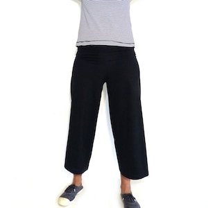 High-waisted culottes made of sturdy jersey, black, organic