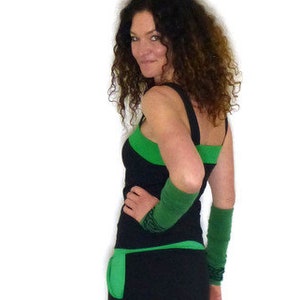 Top in 2 colors with wide straps, black, green