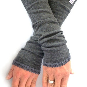 Arm warmers, fingerless gloves in dark gray with border in dark gray