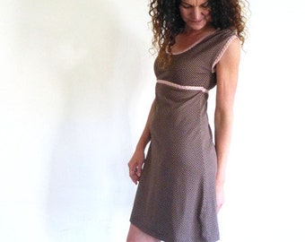 A-line dress with puff sleeves - brown, dots old pink