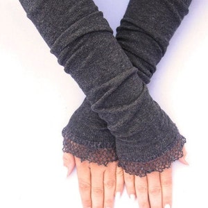 Arm warmers, fingerless gloves in dark gray with wool ruffles