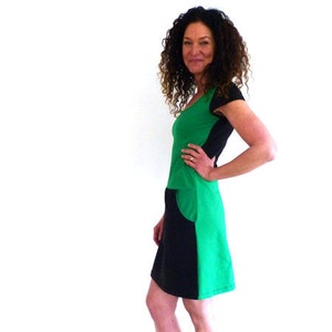 Robe avec poches, manches courtes, vert et noir