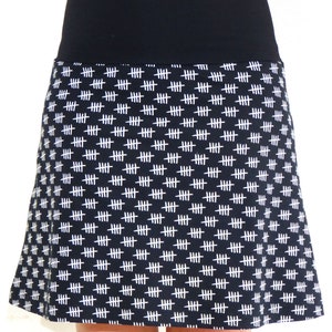 Waistband skirt in A-shape black, white with organic pattern image 4