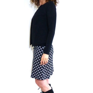 Waistband skirt in A-shape black, white with organic pattern image 3